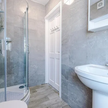 Broughton Haven - 5br House With Spacious Parking *