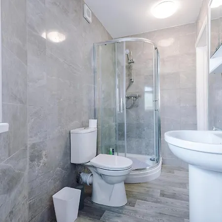 Ferienhaus Broughton Haven - 5br House With Spacious Parking