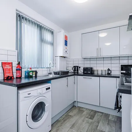 Broughton Haven - 5br House With Spacious Parking *