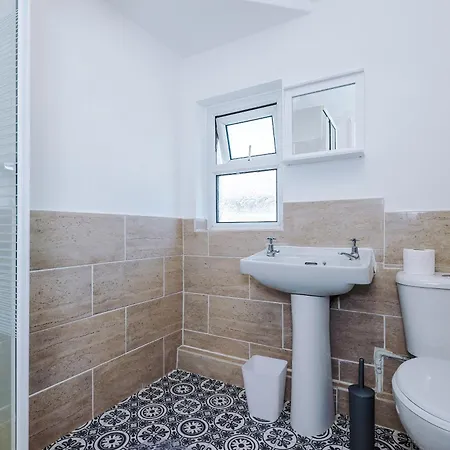Broughton Haven - 5br House With Spacious Parking